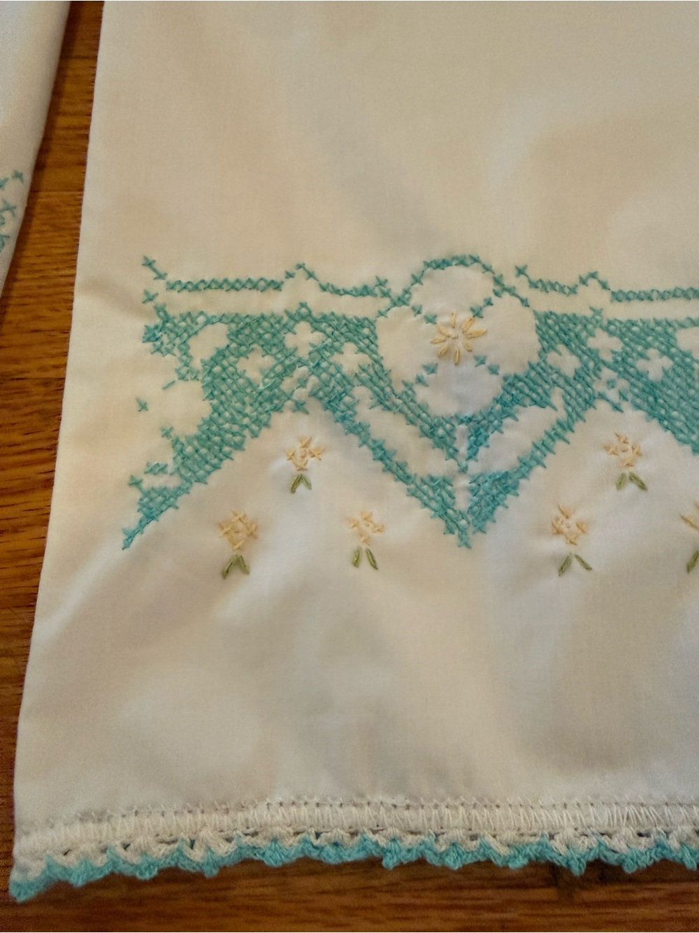 Vtg Pillowcases Pair Hand Embroidered Cross StitchTeal Gold Crochet Lace - Picture 5 of 10